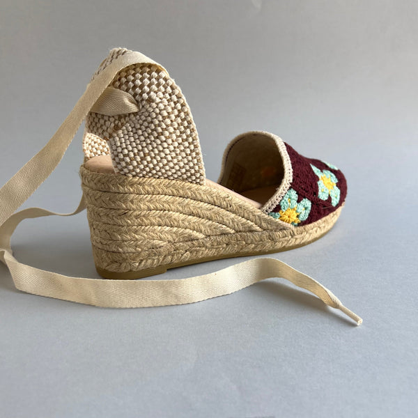 Cuña crochet burdeos y amarillo