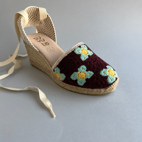Cuña crochet burdeos y amarillo
